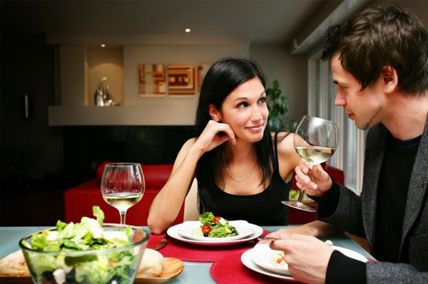 vdd-happy-couple-at-home-having-dinner